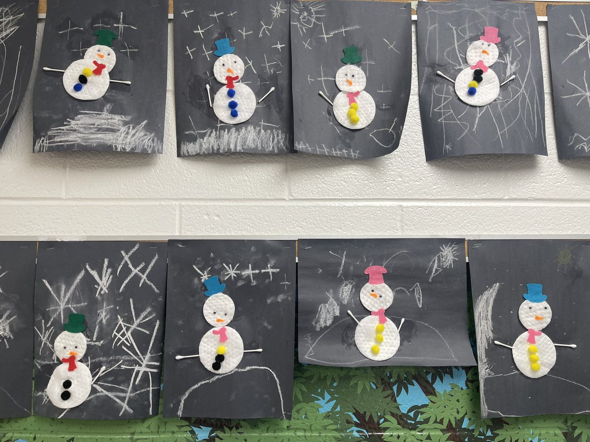 ☃️❄️ Winter activities in our class ☃️❄️ 

#WinterWonderland 
#snowglobe
#SnowMan