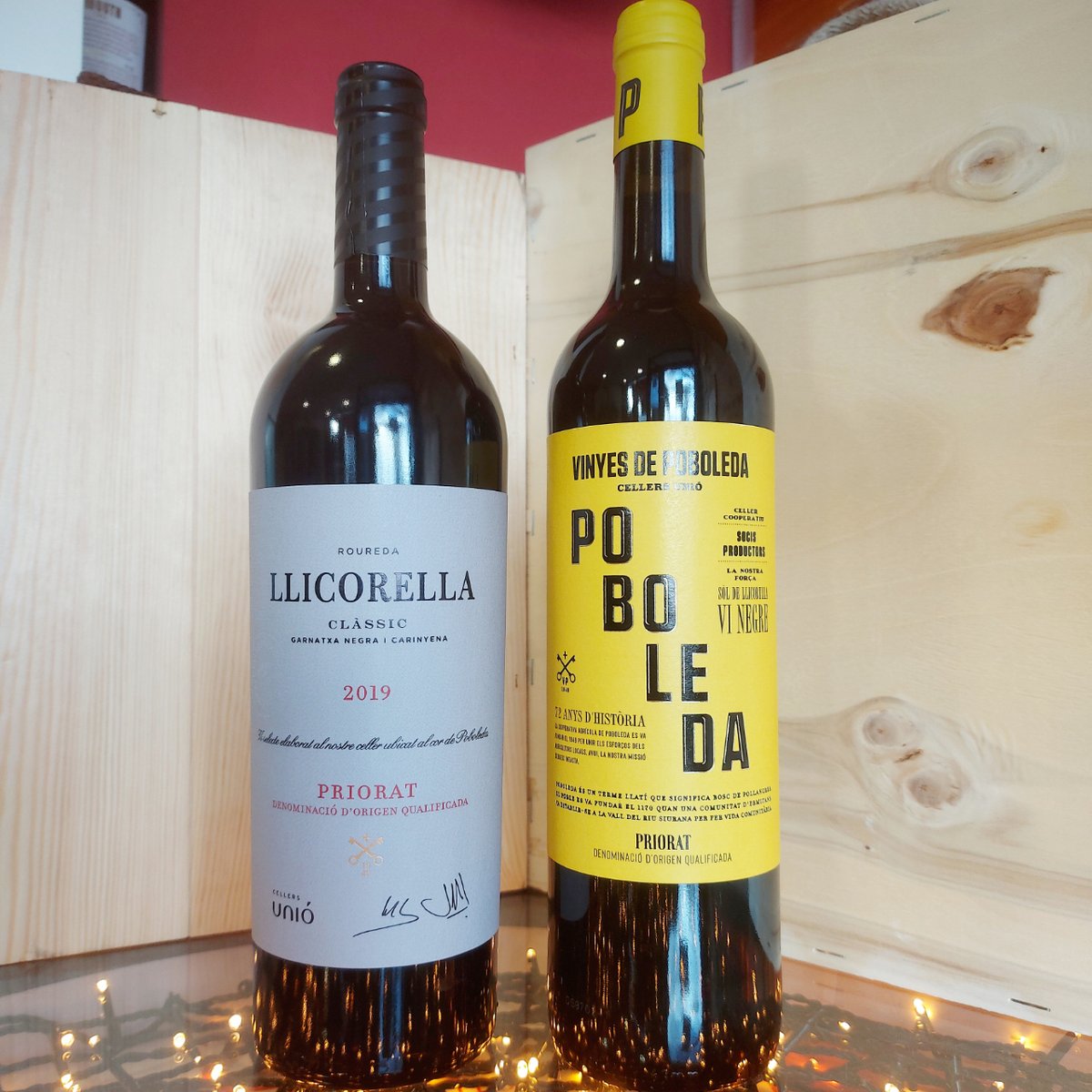 Seguro que has oído hablar de los vinos del Priorat.

De Bodegas @cellersunio te hacemos dos propuestas para descubrirlos.

Poboleda:
deblancoatinto.com/es/tintos/2352…
Maridaje ideal con quesos curados, embutidos o guisos.

Llicorella Classic:
deblancoatinto.com/es/tintos/1170…

#priorat