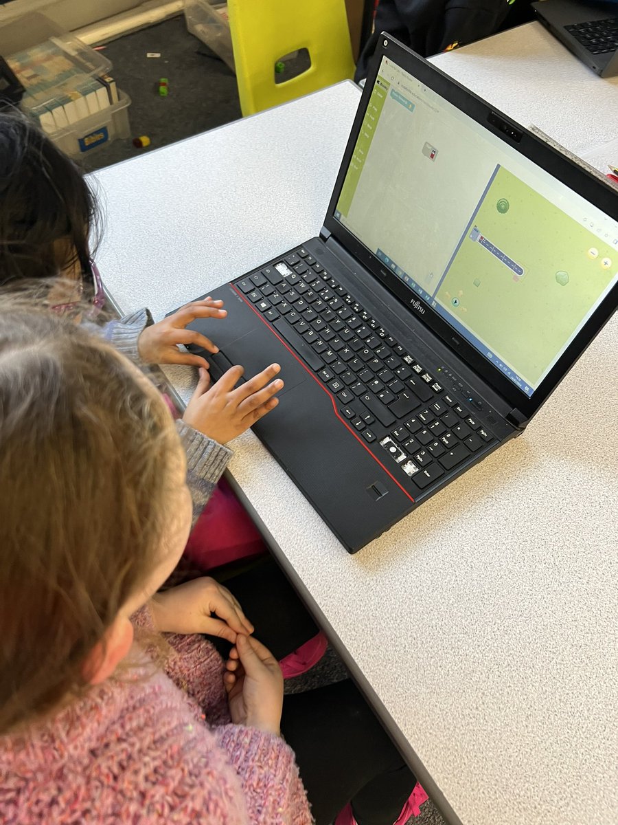 ClaphamTerrace1's tweet image. Busy busy busy in Year 2 today… We turn our focus to Computing to complete some simple coding on Rapid Router #Computing #Laptops #RapidRouter
