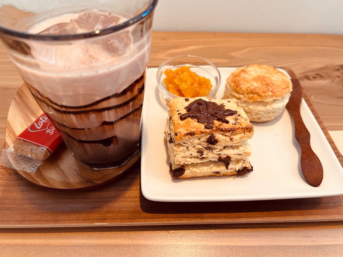 marumaru_saku's tweet photo. ぴんころ地蔵の野沢商店街にある
スコーンが美味しいと評判の
Uchide CAFEさんに行ってきました‼️
これは私も作りたい
憧れの腹割れサクサクスコーン✨
これぞ私の理想的スコーン॑⸜(* ॑꒳ ॑* )⸝⋆*
また絶対リピしたい❤️(長女🎨)
#UchideCAFE 様 #佐久市
#スコーン https://t.co/bhCzxKVp7q