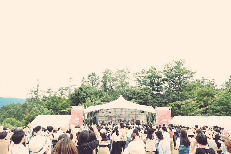 takuhakusakuri's tweet photo. なかなかフェス参戦できないけど、唯一これに行けたのは貴重な経験🍎
あの頃に戻りたい～
#サヨまで #ECHOLL https://t.co/hGCBkDw5rp