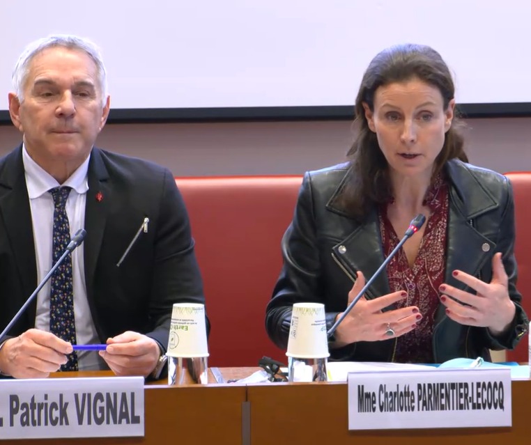 🏛️Ce matin, en Commission des Affaires sociales, nous examinons la proposition de loi visant à reconnaitre les métiers de la médiation sociale. Je salue l'initiative de mon collègue <a href="/PatrickVignal/">Patrick Vignal</a> qui répond à la structuration du secteur demandée par les médiateurs sociaux.