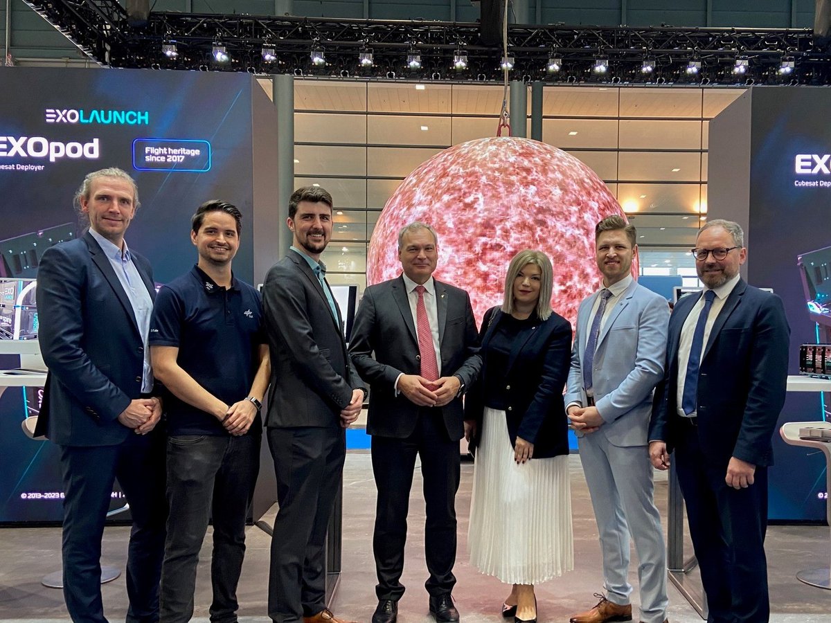 DLR_SpaceAgency's tweet photo. #Raumfahrt: 18 Millionen Euro für Kleinsatellitenplattformen & Startdienstleistungen! 
Wir haben das Berliner Unternehmen @Exolaunch mit dem Startdienstleistungs-„Paket“ für die insgesamt zwölf Gewinner des @BMWK @DLR_SpaceAgency  Kleinsatelliten- und des Kleinsatellitennutzlast-Wettbewerbs beauftragt!
Details: https://t.co/vgLYxeAIg7