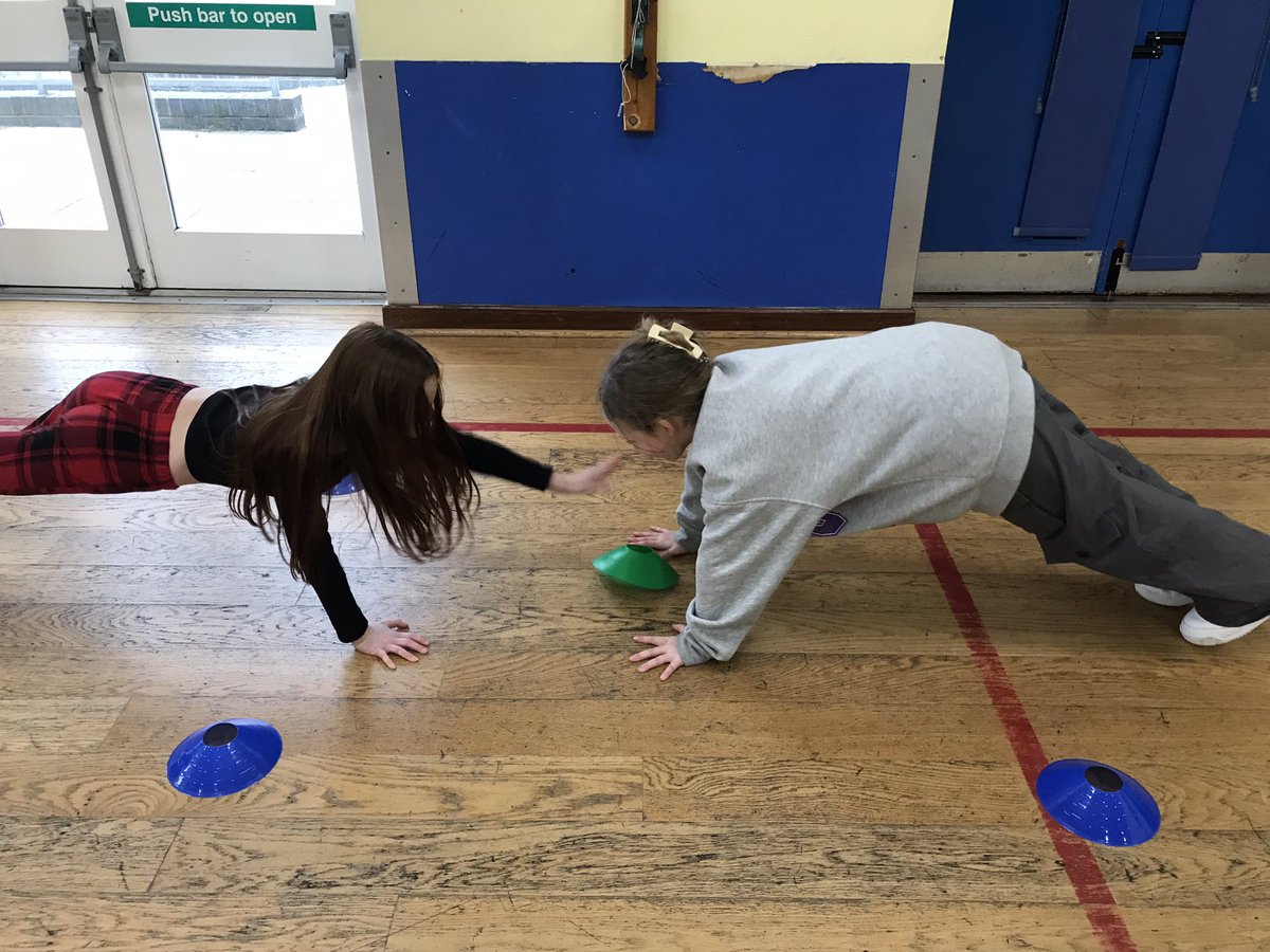 HLCFederation's tweet photo. This week we are learning how to play floor hockey with Mickey from #GTFoundations. https://t.co/RW3UH83XIv