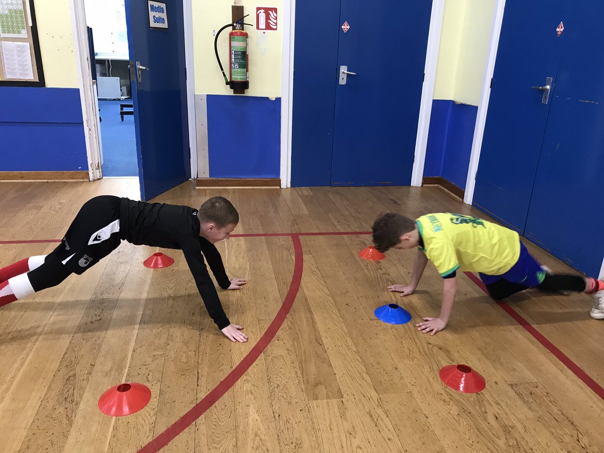 HLCFederation's tweet photo. This week we are learning how to play floor hockey with Mickey from #GTFoundations. https://t.co/RW3UH83XIv