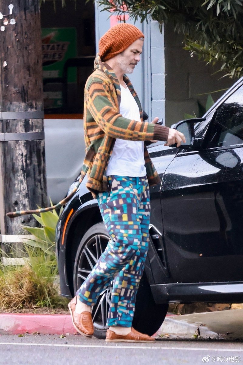 ภาพล่าสุด Chris Pine หลังกลับจากคลาสเต้นยืดเส้นยืดสายใน LA ยามเช้า