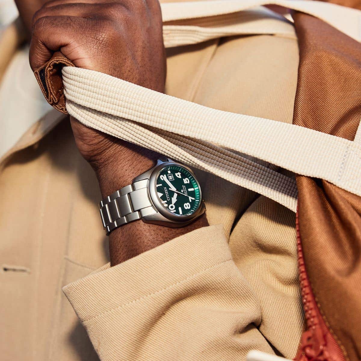 firstclasswatch's tweet image. Built to Last 💪

This #Citizen Promaster Tough features a case that is entirely sealed, protecting the watch from the elements and enhancing its durability. 

The watch is powered by an #automaticmovement and built from robust Super Titanium. 

Product Code: BN0241-59W