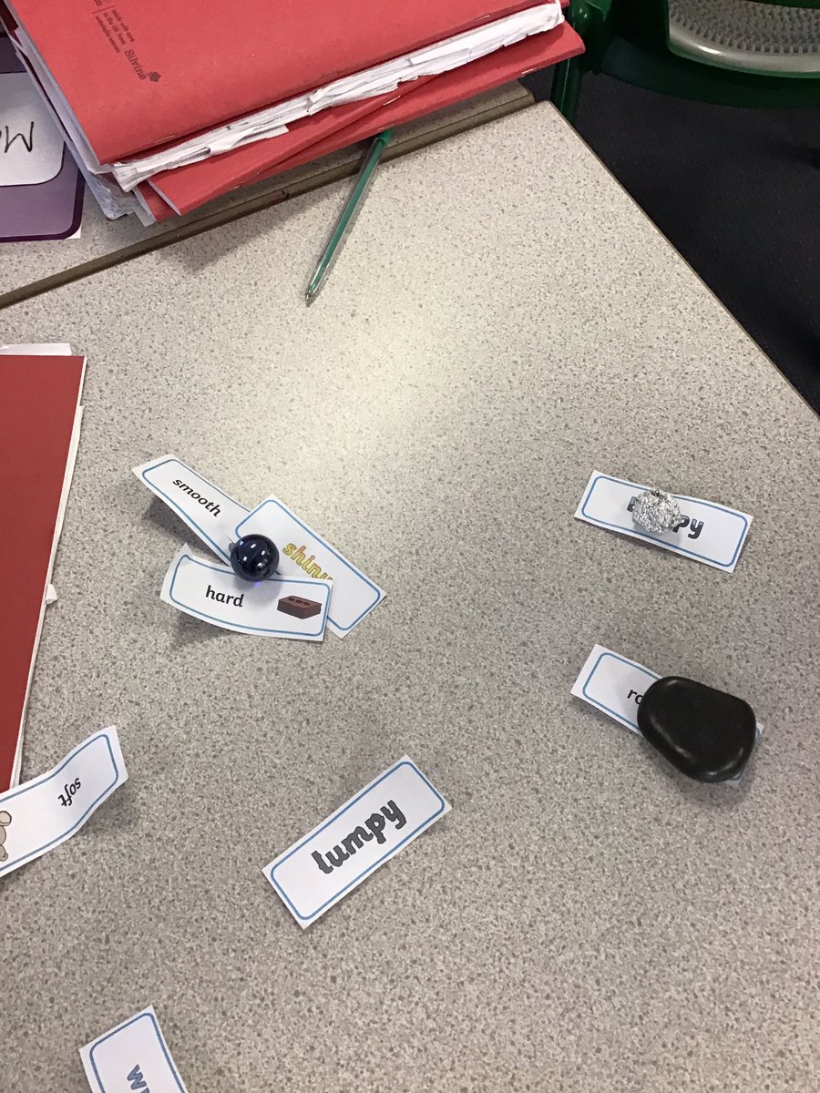 RalphBPSch_York's tweet photo. Class 5 sorting materials by properties. #RBPSscience https://t.co/j7hWnh7W6j