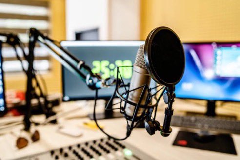 laurencereed's tweet image. Get ready for a new &amp;amp; exciting radio 📻 station poised to launch in #Cornwall. A fab mix of 🎵,conversation, &amp;amp; holding decision-makers to account!! Watch this space for further updates &amp;amp; feel free to like &amp;amp; RT!