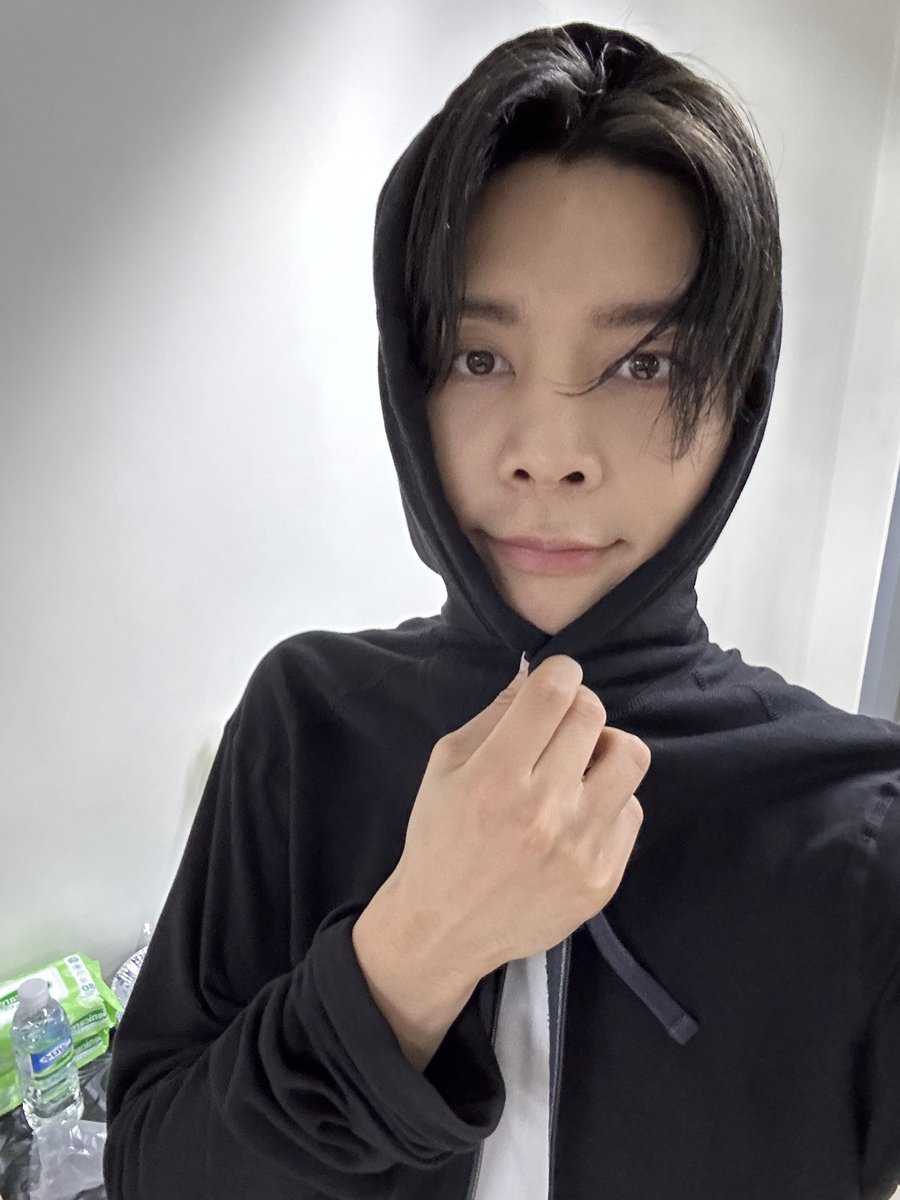 jsuhsource's tweet photo. 240124 - 🐱🫧💌

And these I took just because my head hurt ㅋㅋㅋㅋㅋㅋㅋ
And 
That's it for the selfies of this week https://t.co/G1o5GV2zIP