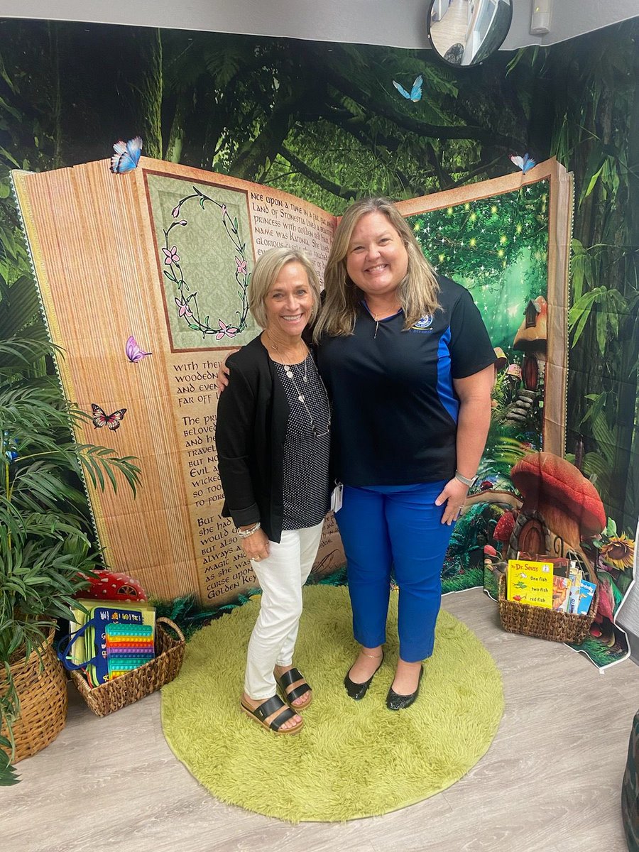Loved supporting literacy week and reading at The Pinewood ES The teachers students and staff are so amazing there. We read the Giving Tree today. Very engaging conversations for kindergarten and 1st grade students. @MCSDFlorida #mcsdbettertogether @ShannonStr0ng