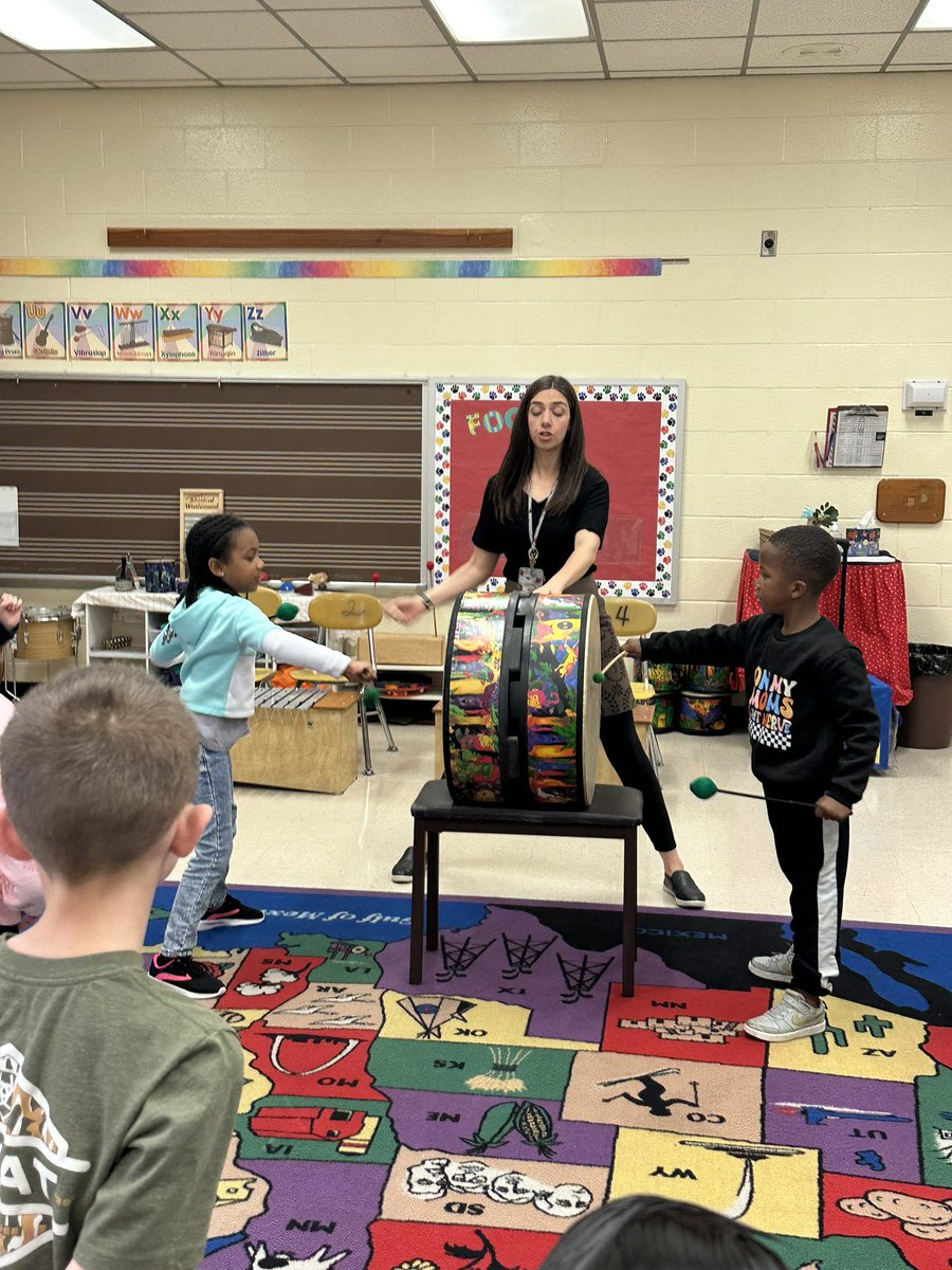 Our first grade students got to experience Taiko drumming while learning about Japanese culture in Ms Szopinski’s class today! It was so much fun! @EEMillerElem @mrsgray620 @katiegreene25