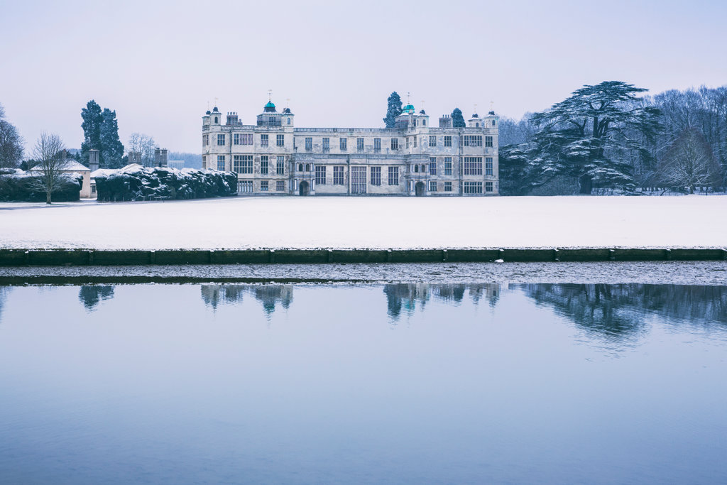 Audley End wearing the cold well in 2015 ❄️

#DYK this view is almost exactly as it was designed by the famous Capability Brown? Known for his sweeping vistas, Audley is sometimes referred to as a 'Capability Brown landscape in miniature’ 🌲

📍 Saffron Walden, Essex