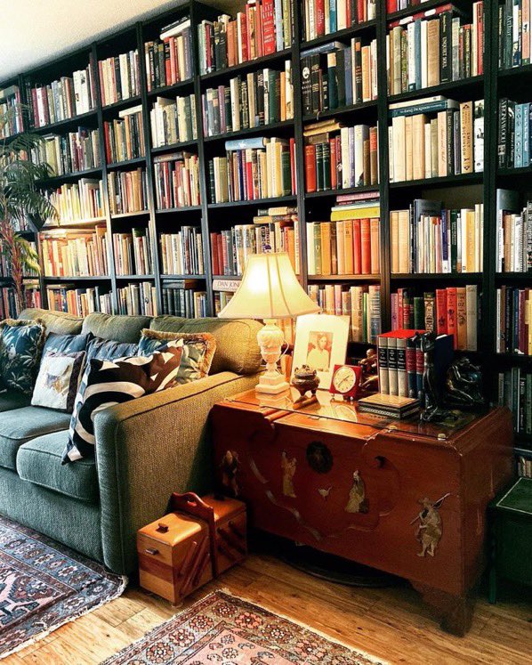 GrantHayter's tweet image. #LibraryShelfieDay A view to part of my library ❤️📚