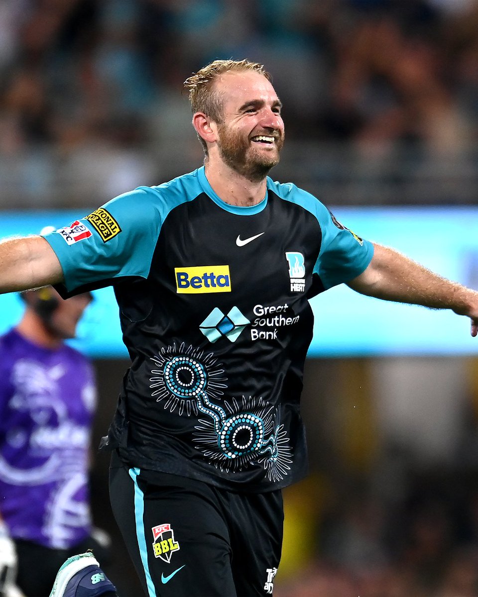 Huge congratulations to <a href="/PWalter_22/">Paul Walter</a> on winning #BBL13 with <a href="/HeatBBL/">Brisbane Heat</a> 🏆

He was outstanding throughout the tournament, finishing as the joint-third highest wicket-taker with 1⃣7⃣ at an average of 17.11 💥