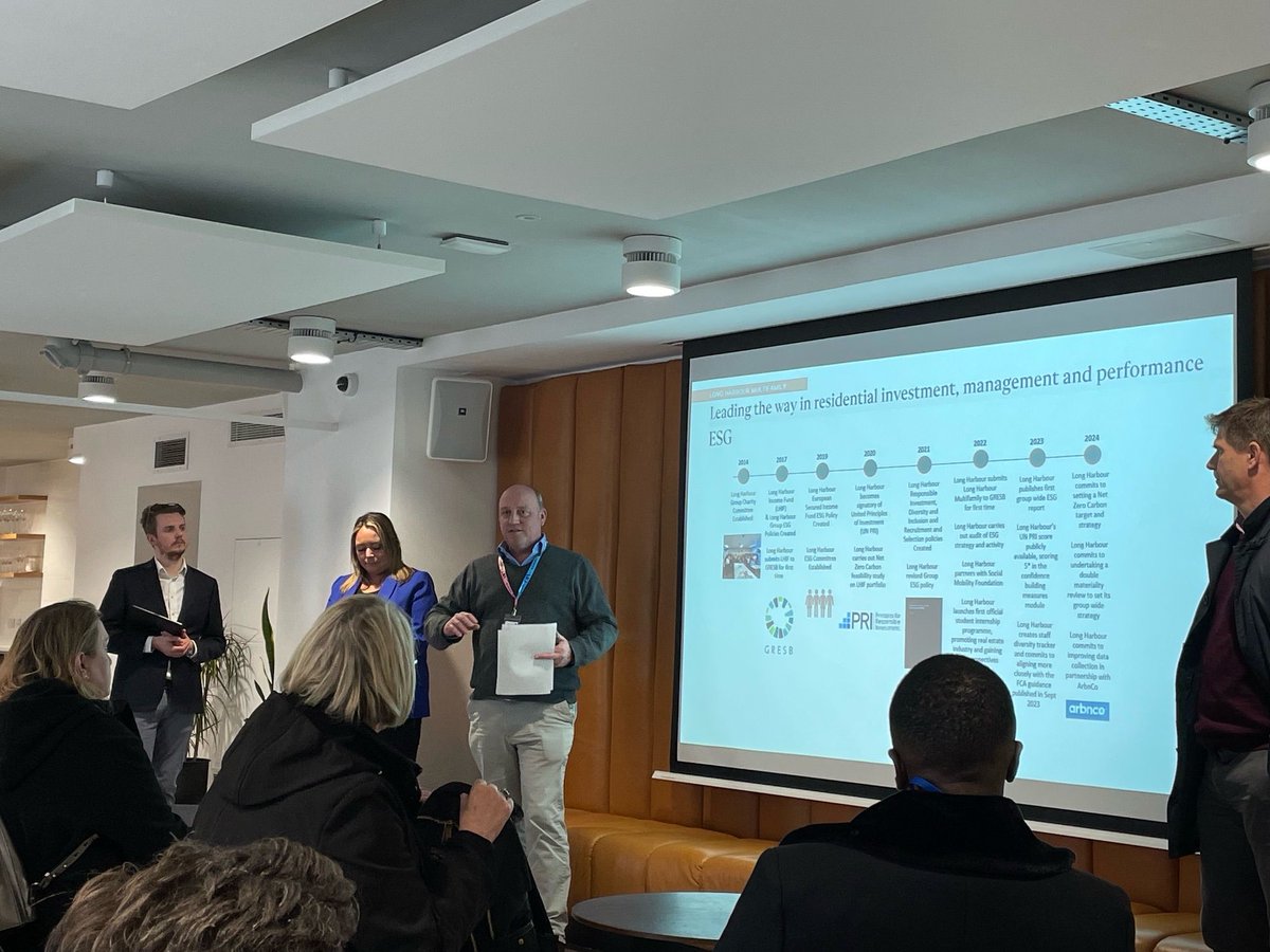 TheARLiving's tweet photo. Last building on our #UKAABirminghamStudyTour2025 and a chance to hear from Longharbour and Way of Life team to learn more from our sponsors Arbnco about how they are working with Longharbour capturing energy consumption data

Final stop - the pub! https://t.co/3SNVYLGopW