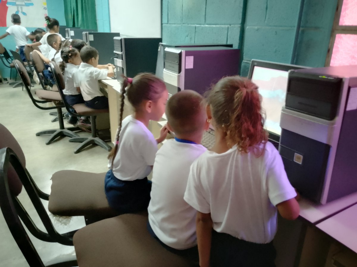 JudithManzana10's tweet photo. Con #FundabitLara desde el  #CbitSanNicolasDeBari Estudiantes de 1er Grado de la #EEBSanNicolasDeBari Mcpio #SimónPlanas Aprenden el Abecedario con las Tics.  #7Transformaciones2030 @NicolasMaduro @MPPEDUCACION @Fundabit_ @cdcelara @Dimary08 @salasimonplanas https://t.co/N3gtNMkOKW
