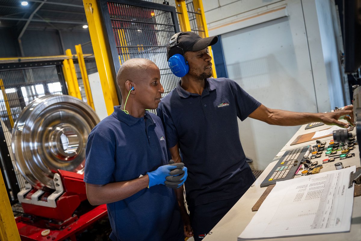 RailwaysAfrica's tweet photo. As Lucchini SA welcomes their learners for 2024, we delve into an enlightening interview with Oddette Engle, Human Resource Manager to find out more about the Learnership Programme. Read more here: https://t.co/NjTcF4sXl6
#LucchiniSA #YouthEmpowerment #SkillsDevelopment https://t.co/NRG6QC6O0U
