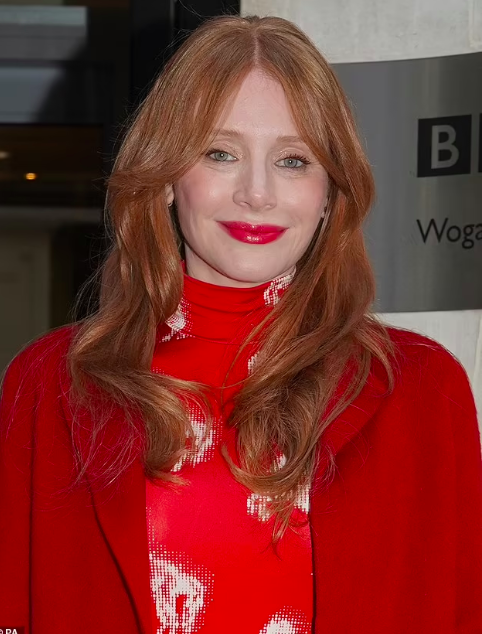 Bryce Dallas Howard ontem em Londres. 🩷✨