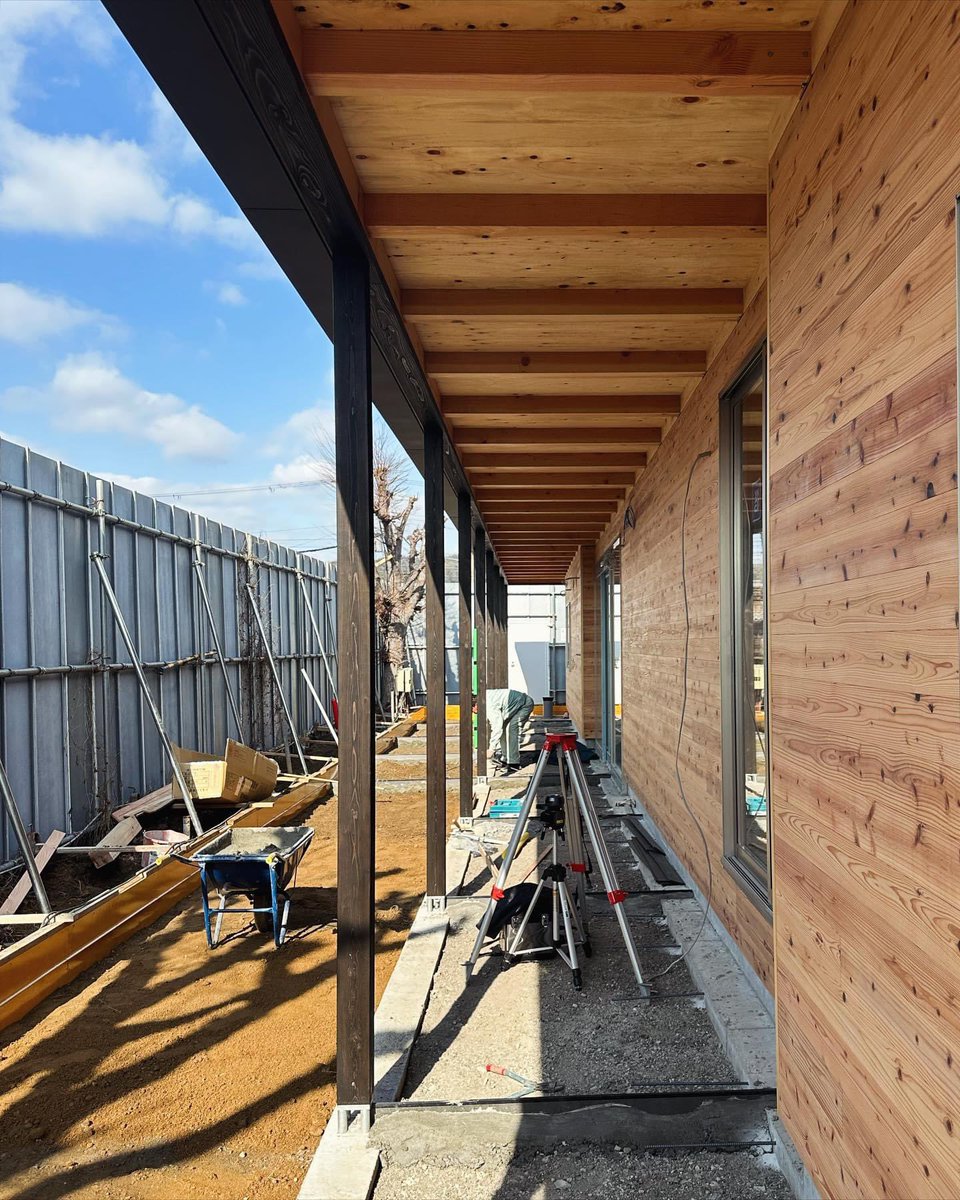 kinoarchi's tweet image. 奈良県斑鳩町のこども園、竣工に向けて現場は佳境。回廊がよい。
@kino_architects #masahirokinoshita #kindergarten #woodstructure #nara #ikaruga #architecture