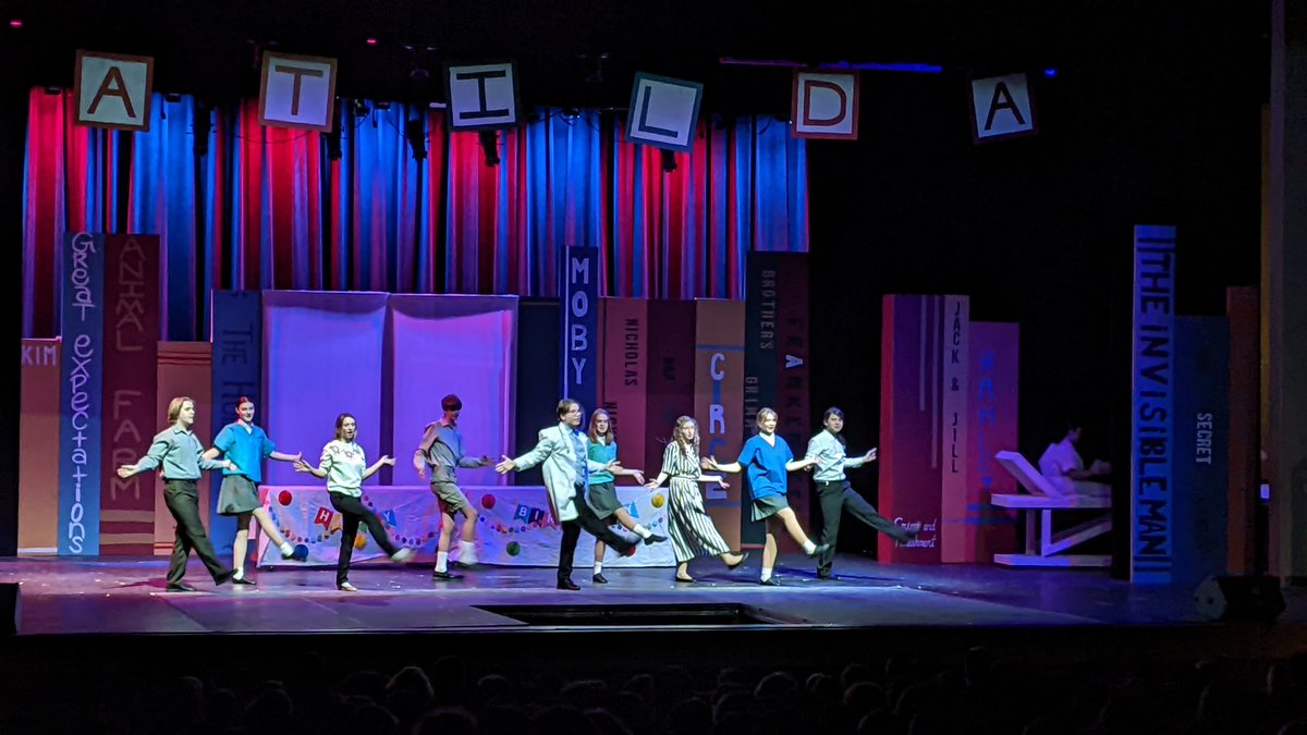 Thank you ONW for hosting our 8th graders today for Matilda. Wonderful performance. #OPSForwardTogether #PRT20YrsGreat @MrsJonesPRT @jenstoskopfprt