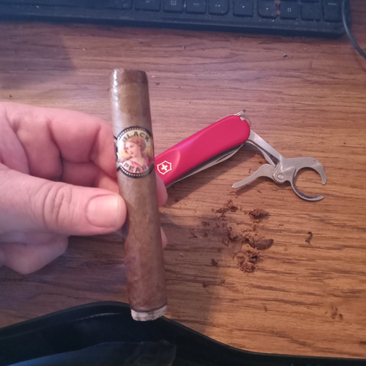 mobarbq's tweet photo. La Perla Habana Black Pearl Morado Robusto. #cigars
#cameroonwrapper🇨🇲
@laperlahabanacigars https://t.co/luGmWZIQQF