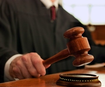 CapricornFMNews's tweet photo. The Pretoria High Court has handed a 12-month prison sentence to a mother of a minor child who is accused of denying her former husband access to their child. #ChildAccess NM https://t.co/NgDPMYx4MW