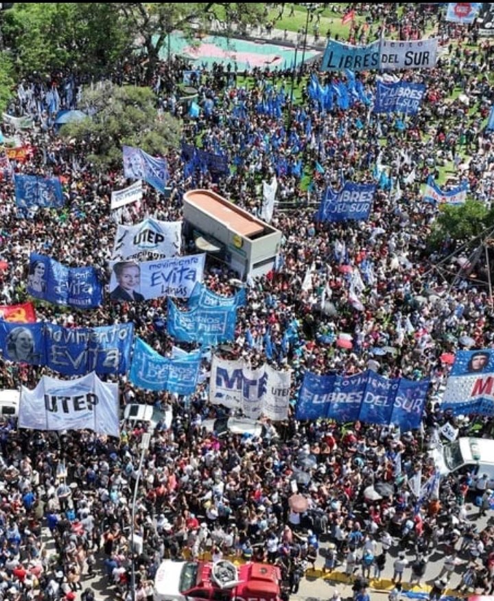 Ni una bandera Argentina🇦🇷

Ellos son los VENDE PATRIA