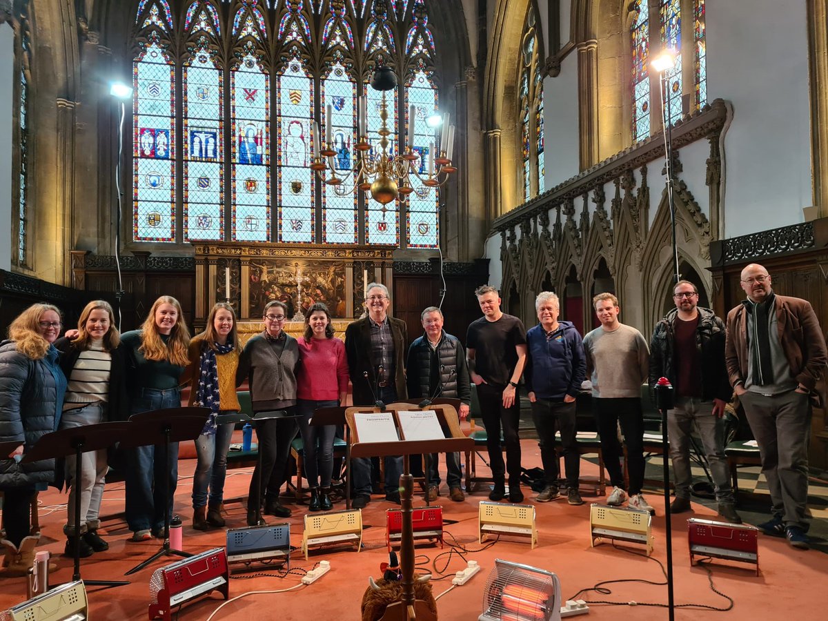 Hello, 2024! We started the new year on a high note by recording a whole album's worth of commissions that friend & composer @nicomuhly has written for us over recent years. Here's the full team after our sessions wrapped in @MertonCollege chapel earlier this month. We can't wait…