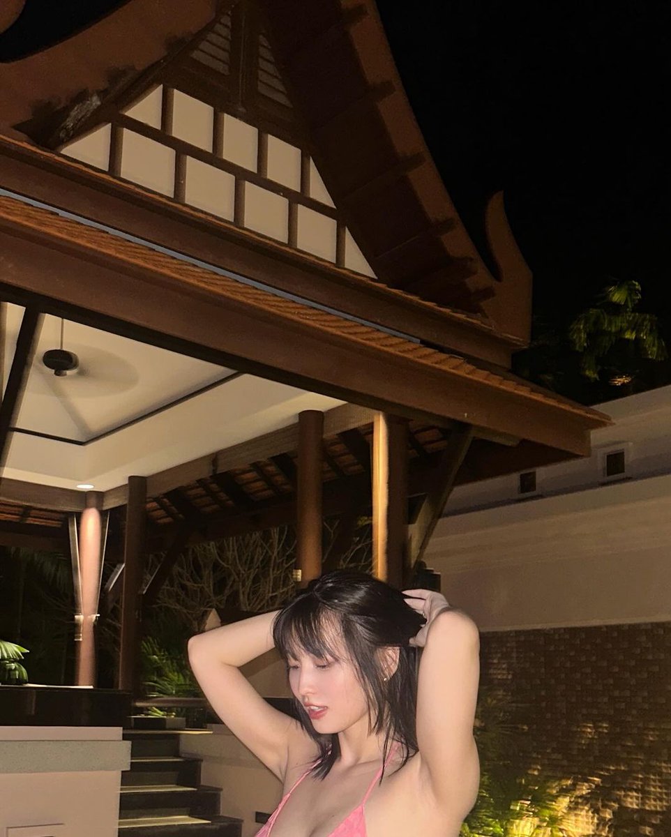 kpopsapphic's tweet image. Momo (Twice)