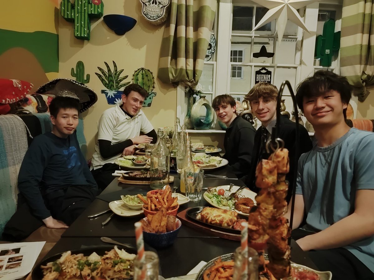 Here are some of our 5th form students enjoying their #mexicandinner and learning more about Mexico’s culture 🌮 🌯🇲🇽 <a href="/abingdonschool/">Abingdon School</a>