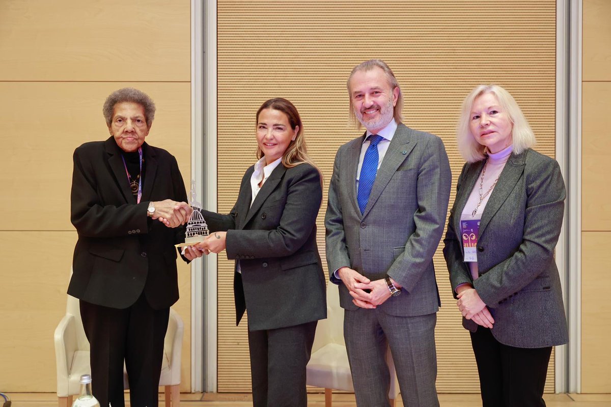 vennasakyol's tweet photo. 5 - 7 Kasım 2023 tarihleri arasında Torino'da düzenlenen IWEC International Women's Entrepreneurial Konferansı'nda Dünya Kadın Girişimci Ödülü'nü kazanmanın büyük gururunu yaşıyorum ve bu ödülü, diğer kadın girişimcilere ilham kaynağı olması için paylaşıyorum. https://t.co/GLsJ8ojgmk