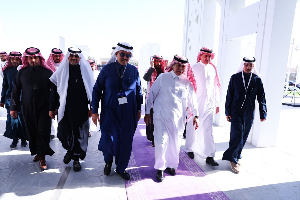 انتهى اليوم الأول من النسخة الثانية لـ #منتدى_عالم_تجربة_العميل، حيث تلاقت العقول المبدعة والقادة من حول العالم في جلسات حوارية  و ورش عمل متنوّعة ، وذلك بزيارة ودعم من معالي وزير<a href="/MCgovSA/">وزارة التجارة | Ministry of Commerce</a> الدكتور ماجد القصبي <a href="/malkassabi/">ماجد القصبي | Majid Al-Kassabi</a> .