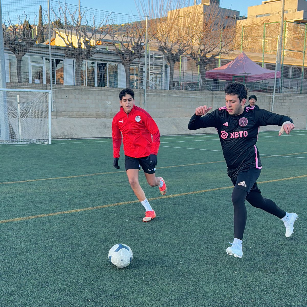 EU_group's tweet photo. πDive into the dynamic life at EU Business School!
Our students don't just ace academics; they dominate the padel court and own the football field!πΎβ½
Experience the perfect blend of education and excitement. π€©
#EUExperience #StudentLife #PadelPassion #FootballFever #Padel https://t.co/pjVZPkVRut