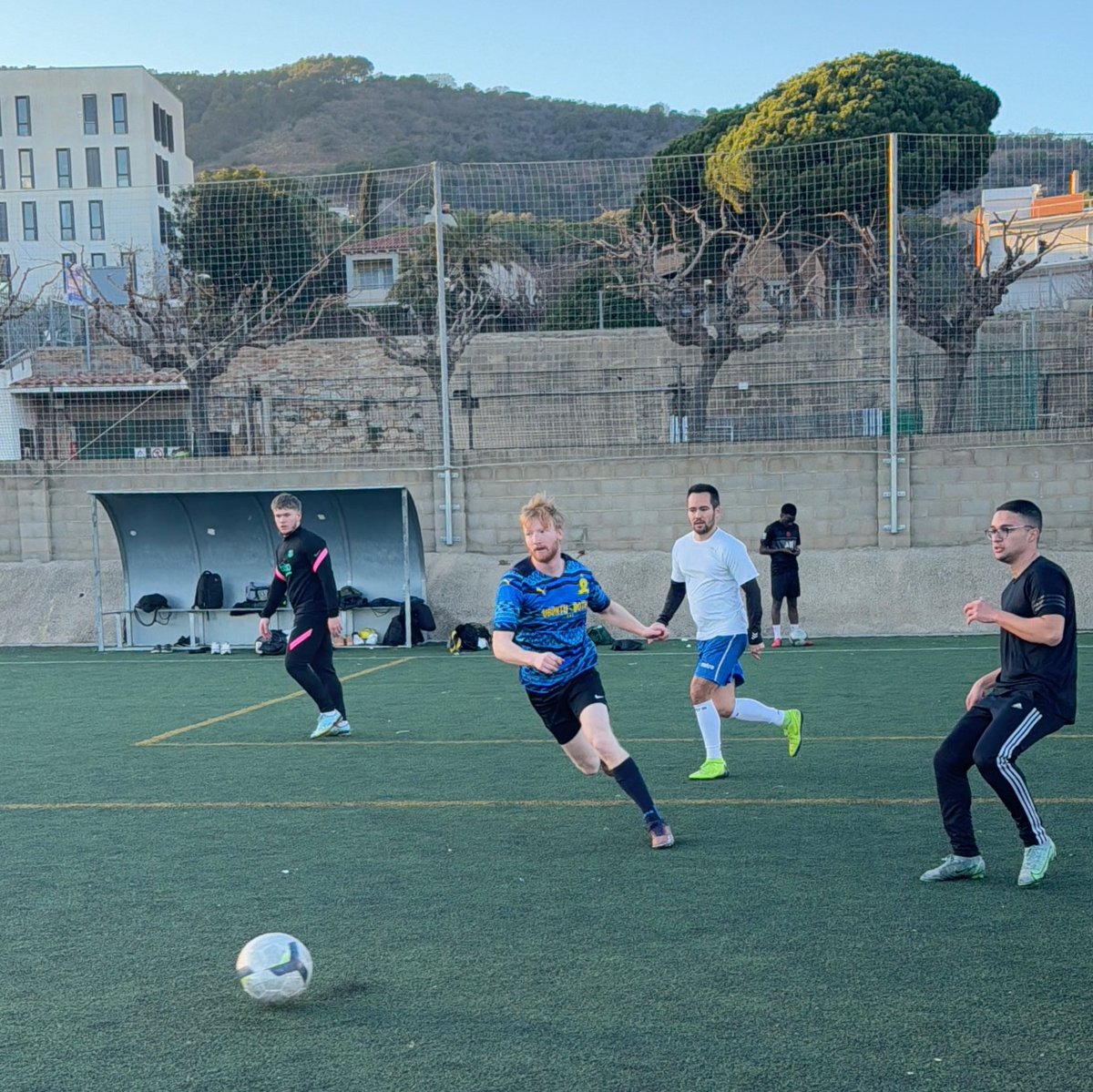 EU_group's tweet photo. πDive into the dynamic life at EU Business School!
Our students don't just ace academics; they dominate the padel court and own the football field!πΎβ½
Experience the perfect blend of education and excitement. π€©
#EUExperience #StudentLife #PadelPassion #FootballFever #Padel https://t.co/pjVZPkVRut
