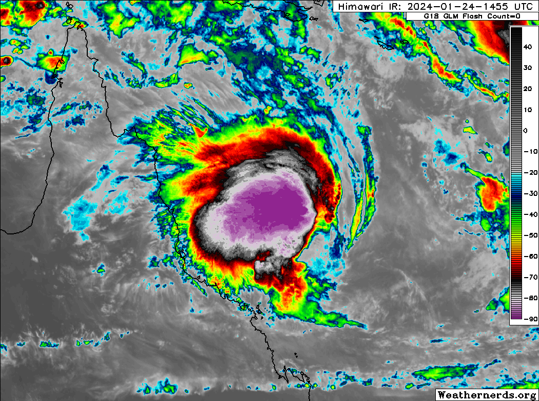 WillWeatherRVA's tweet photo. Tropical Cyclone #Kirrily (#07P) has struggled to organize despite a seemingly favorable environment, though its structure is more symmetric than it was earlier. Some strengthening is possible before it makes landfall SE of #Townsville, #Queensland tomorrow night. https://t.co/0yKLwTA1Zk