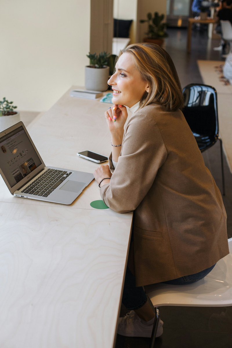 Werken in de #reiswereld is verslavend leuk. Je leert er veel, is informeel (ondanks mijn stropdas ☺️) en je collega’s zijn echt collega’s. Als ervaren #recruiter kun je nu bij ons aan de slag in een zelfstandige rol in ons #HR Team. Deels vanuit thuis. bit.ly/3UcgO9C