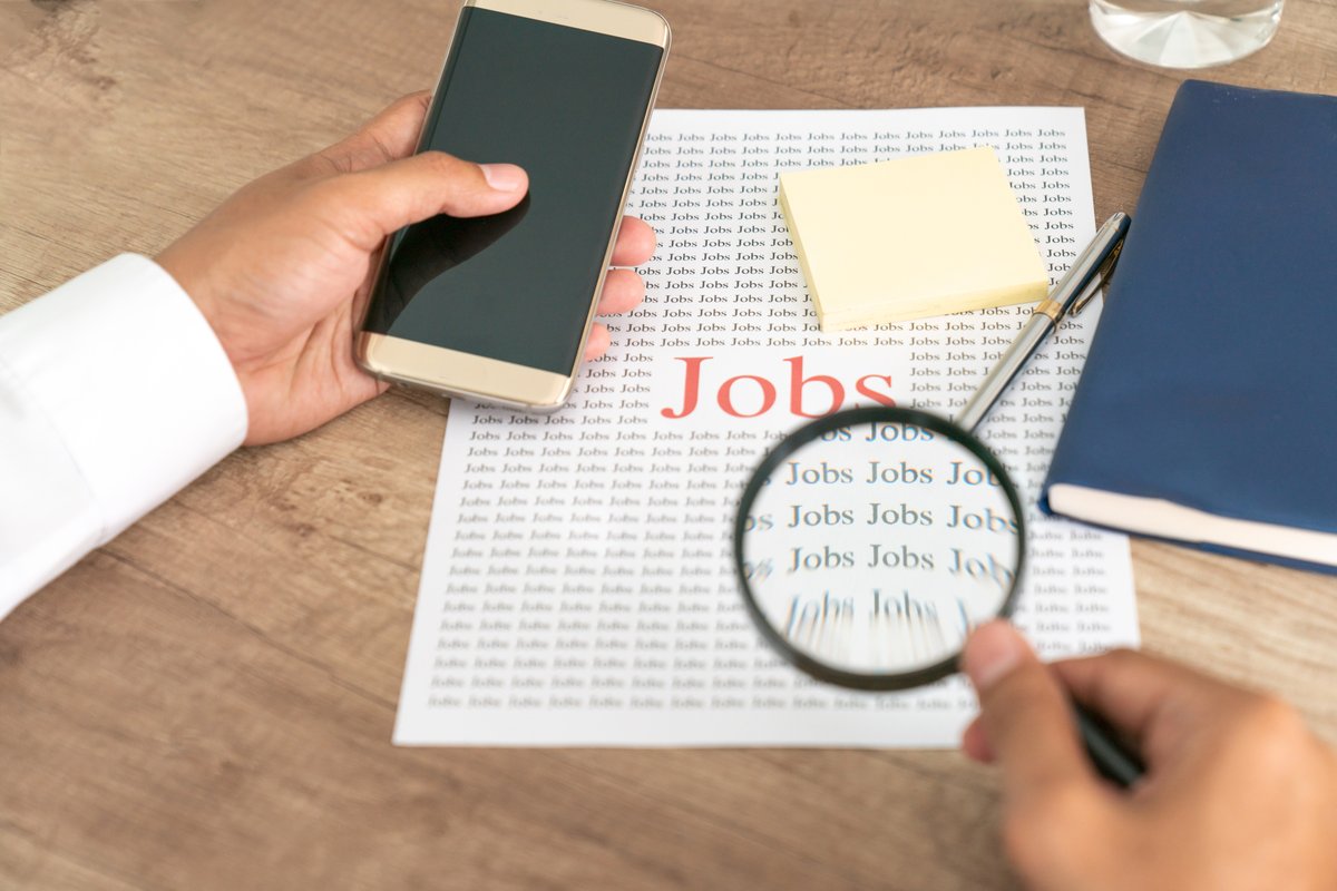 Without a legal background, signing a contract for the first time causes anxiety for many recent #residents. Go through this overview: md.careers/Page310