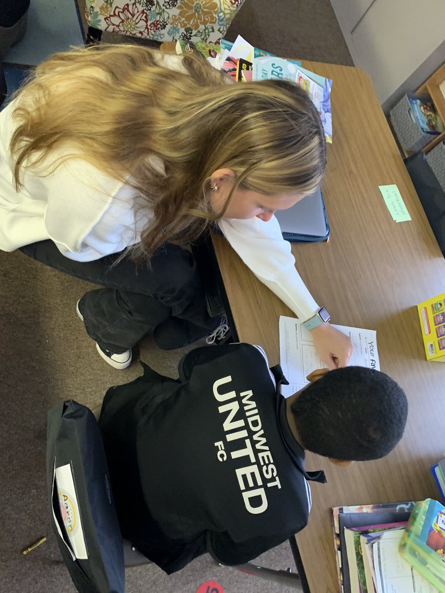 Princigal's tweet photo. GVSU students partner with students to gauge reading motivation! https://t.co/FM8mRcDd5u