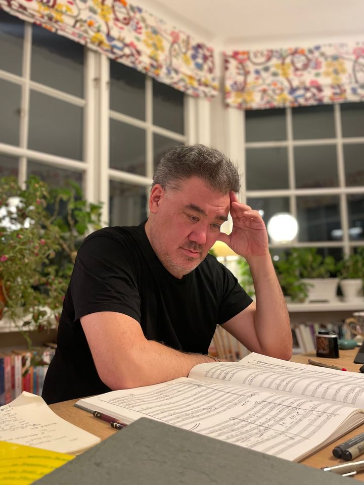 Swirling in the intoxication of Parsifal! Studying this towering masterpiece is a joy. It’s utterly simple in a way, but demands an elastic sense of pacing that can only be achieved by living fully and deeply in its world. 

This spring <a href="/KungligaOperan/">Kungliga Operan</a> bit.ly/42dlKwU