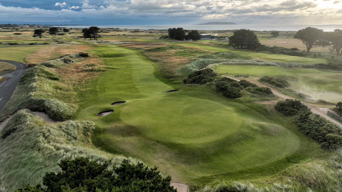 📍18th | A strong, challenging par four hole to finish your round, measuring 452 yards. The right side of the fairway offers the best angle, but the left half is safer to take the three pit bunkers out of play. Which route do you go?