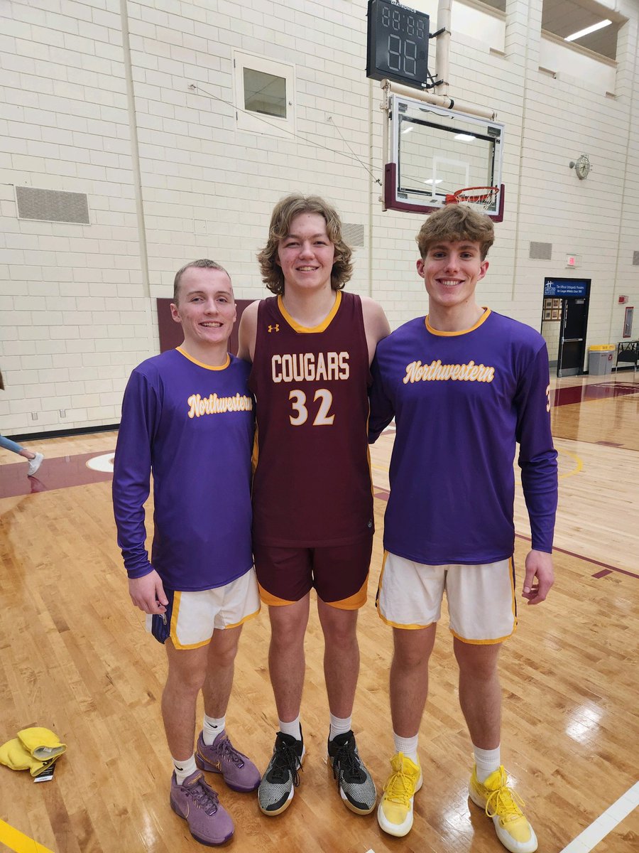 Great seeing these 3 on the court together again! #Cats #Family