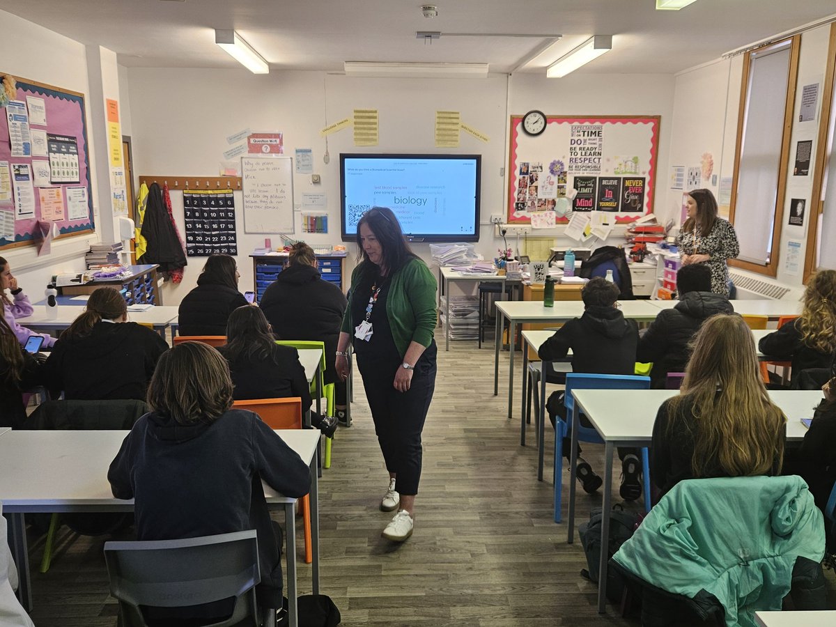 academy_dyw's tweet photo. Wonderful 'Pathways with Purpose' presentation from NHS Labs today @Linlithgow_Acad .Finding out about jobs in biomedicine, skills needed and pathways to the field. And a little bit about feet in jars, delicious smelling bacteria  and cysts that grow teeth! 😬 https://t.co/fnwO0TX391