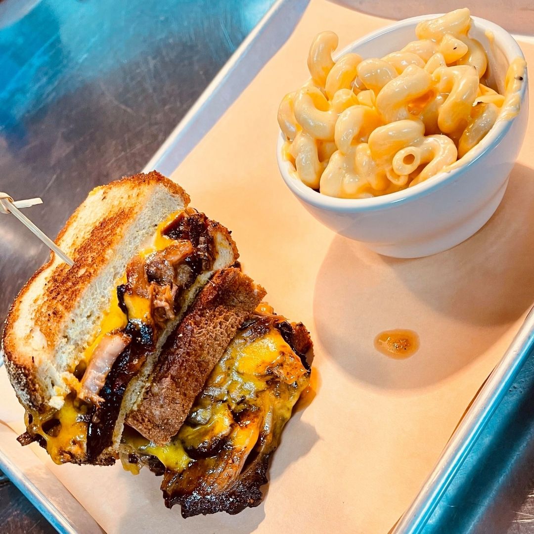 bullnbones's tweet photo. BBQ and mac 'n cheese, yes please! 🧀🤤

#blacksburgva #hokienation #virginiatech #hokiefootball #blacksburgrestaurants #blacksburgpoolhall #blacksburgbar #roanokefoodie https://t.co/xqEDLrpxWE