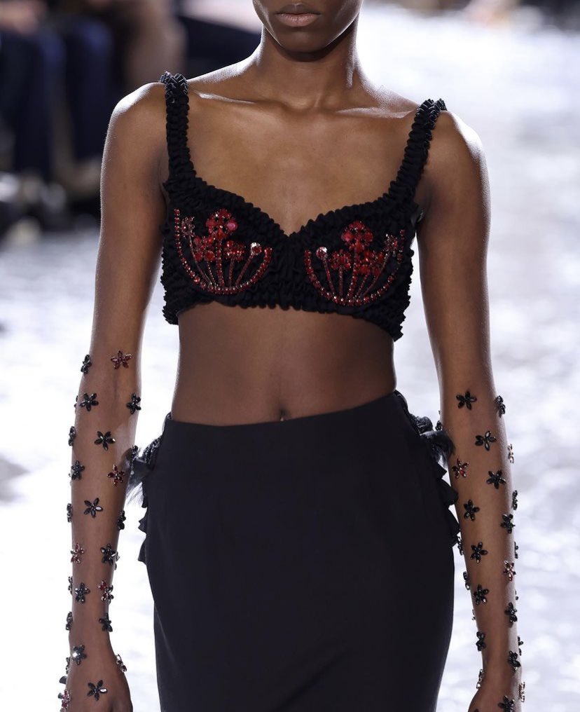 РЕНАТА. tweet media