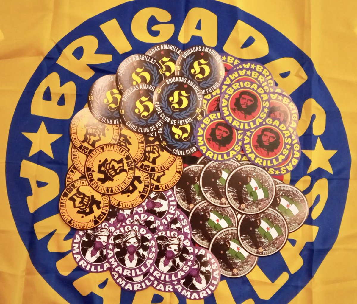 ¡Nuevos modelos de pegatinas a la venta! 10 unidades a 1€. 
Desde este domingo antes del partido en nuestro puesto de material. 

¡Decora las calles de tu ciudad!