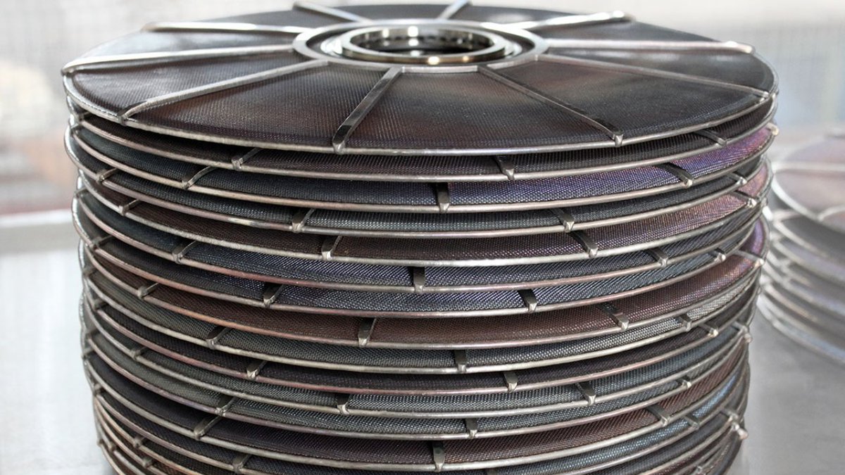 Cleaning filters in the #foodindustry producing with BOPET || When it comes to packaging, the food industry relies on #BOPET films. In the manufacturing process, the thin films are stretched biaxially and then fixed at high temperature.

schwing-technologies.com/en/news-exhibi…