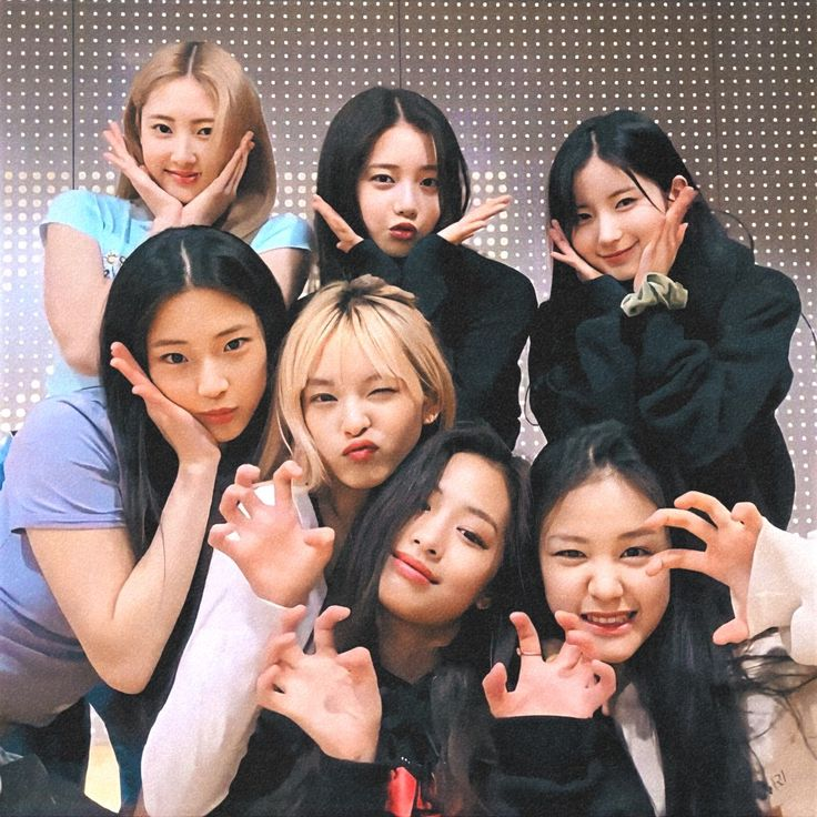 BABYMONGLOBAL's tweet photo. #BABYMONSTER TIME TABLE RELEASE

Nov 27, 2023 — ‘BATTER UP’ 
February 1st, 2024 — Stuck In The Middle 
April 1st, 2024 — Mini Album with Ahyeon 
Sept~Nov 2024 — 1st Full Album

AHYEON IS BACK #AhyeonStuckInOurHearts #StuckInTheMiddle @YGBABYMONSTER_ https://t.co/mtKeDxNXPr