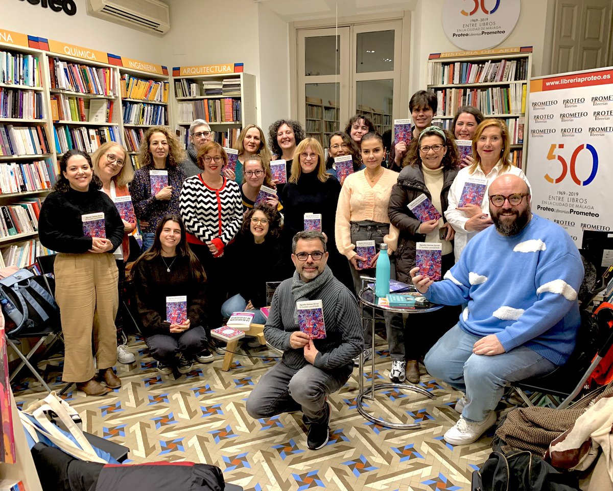 Juan Naranjo 📚 (@juan_naranjo_) on Twitter photo Qué enriquecedora fue la reunión de ayer del Club de Lectura de Editoriales Independientes que coordino en <a href="/LibreriaProteo/">Librería Proteo</a>.
Comentamos #ElHombreArrodillado de #AgustínGómezArcos (<a href="/Edit_Cabaret/">Editorial Cabaret Voltaire</a>) y le sacamos mucho jugo a su análisis de la precariedad y de la España de los 80. Qué enriquecedora fue la reunión de ayer del Club de Lectura de Editoriales Independientes que coordino en <a href="/LibreriaProteo/">Librería Proteo</a>.
Comentamos #ElHombreArrodillado de #AgustínGómezArcos (<a href="/Edit_Cabaret/">Editorial Cabaret Voltaire</a>) y le sacamos mucho jugo a su análisis de la precariedad y de la España de los 80.