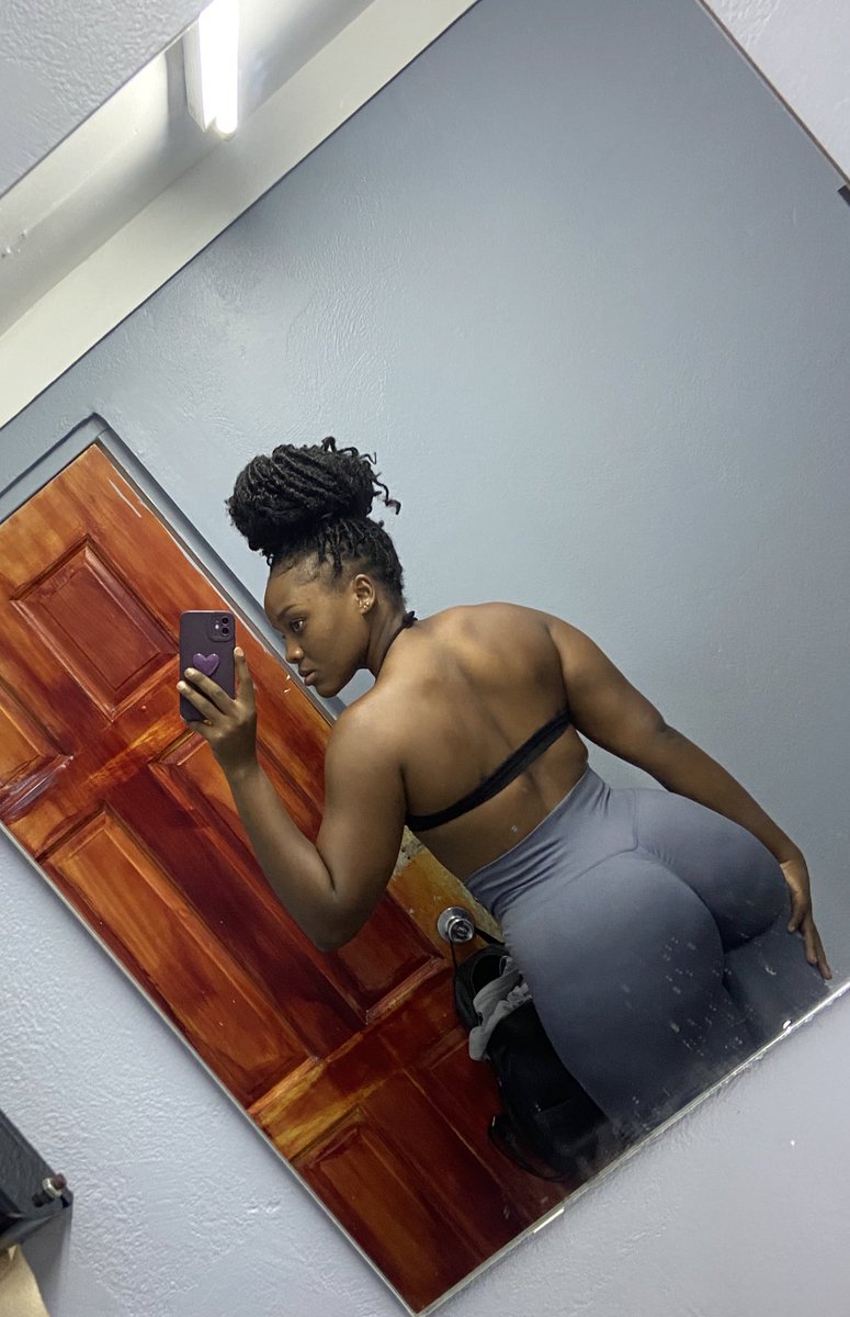 Younger me would simply not believe how hot we are now 🥹